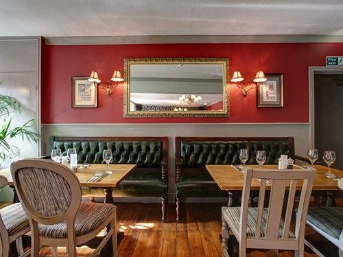 The White Hart Hotel Кълъмптън Екстериор снимка