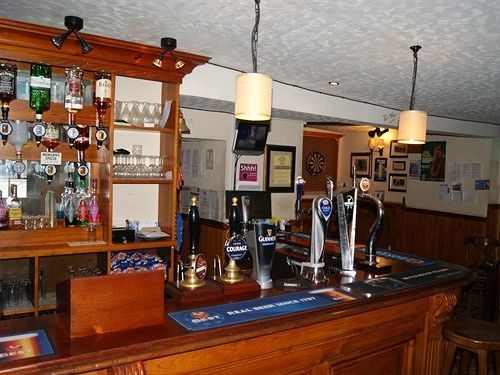 The White Hart Hotel Кълъмптън Екстериор снимка