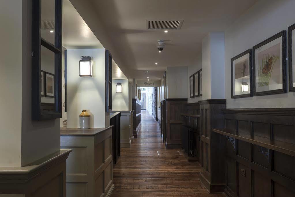 The White Hart Hotel Кълъмптън Екстериор снимка