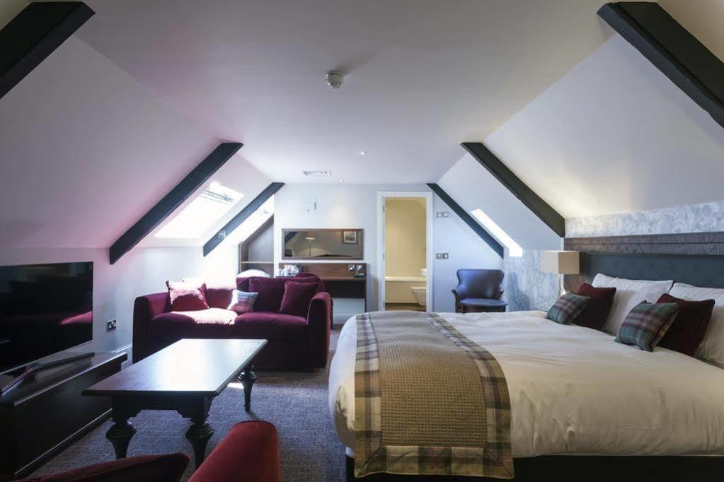 The White Hart Hotel Кълъмптън Екстериор снимка