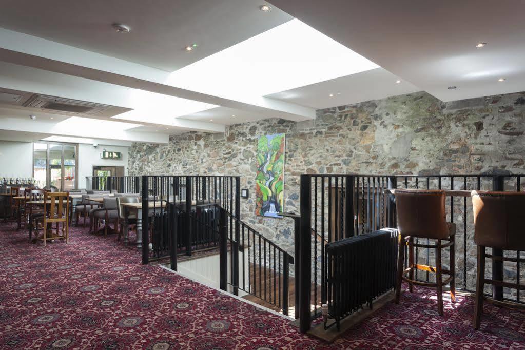 The White Hart Hotel Кълъмптън Екстериор снимка