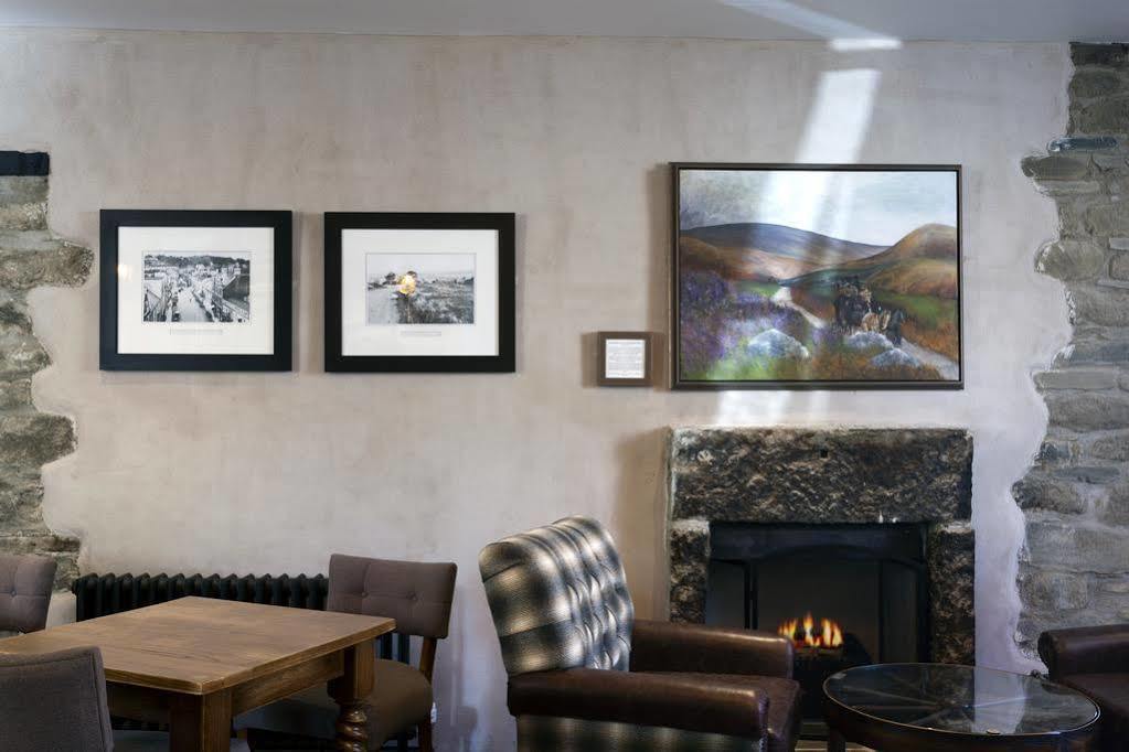 The White Hart Hotel Кълъмптън Екстериор снимка