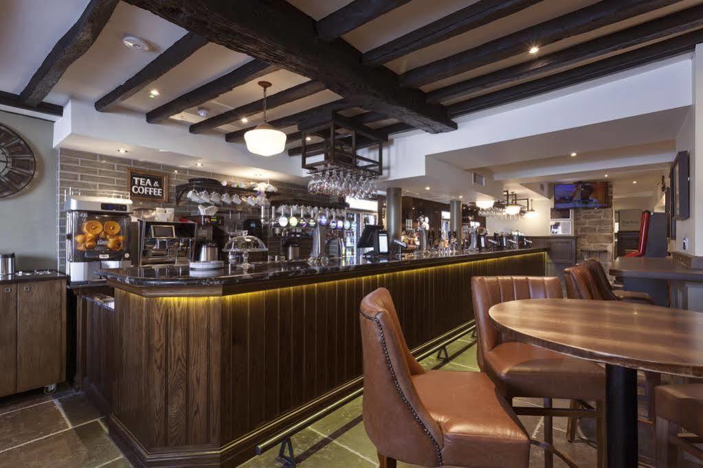 The White Hart Hotel Кълъмптън Екстериор снимка