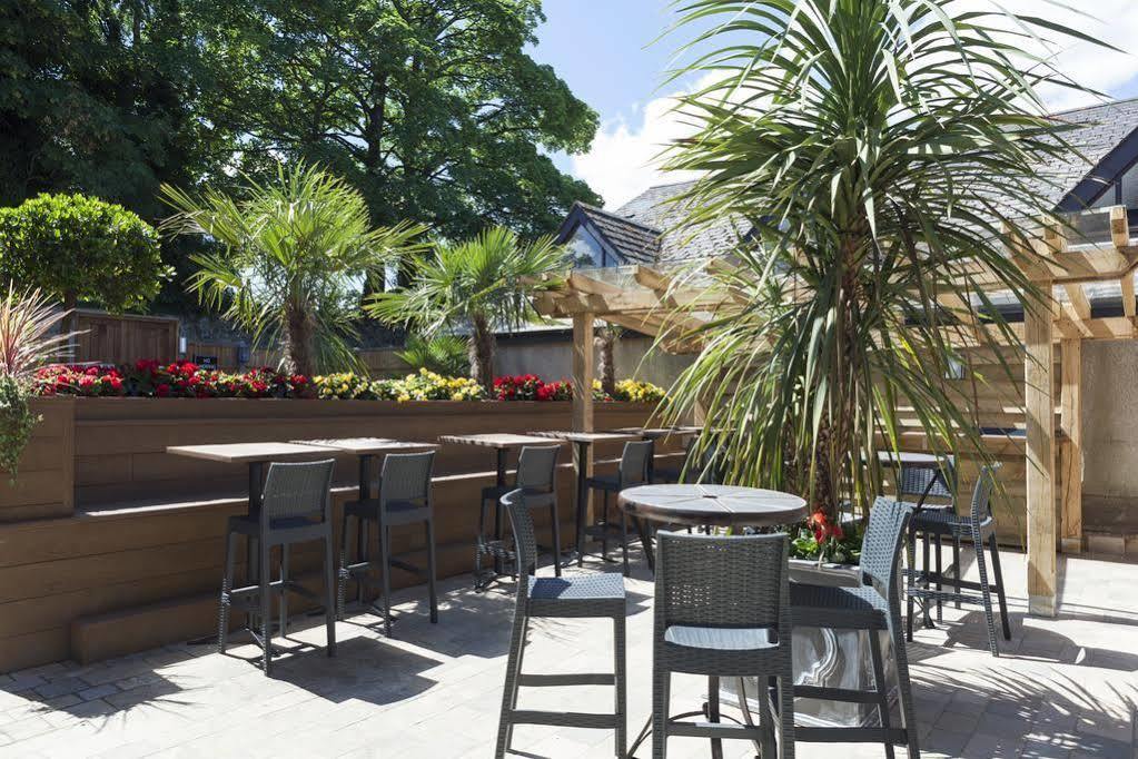The White Hart Hotel Кълъмптън Екстериор снимка