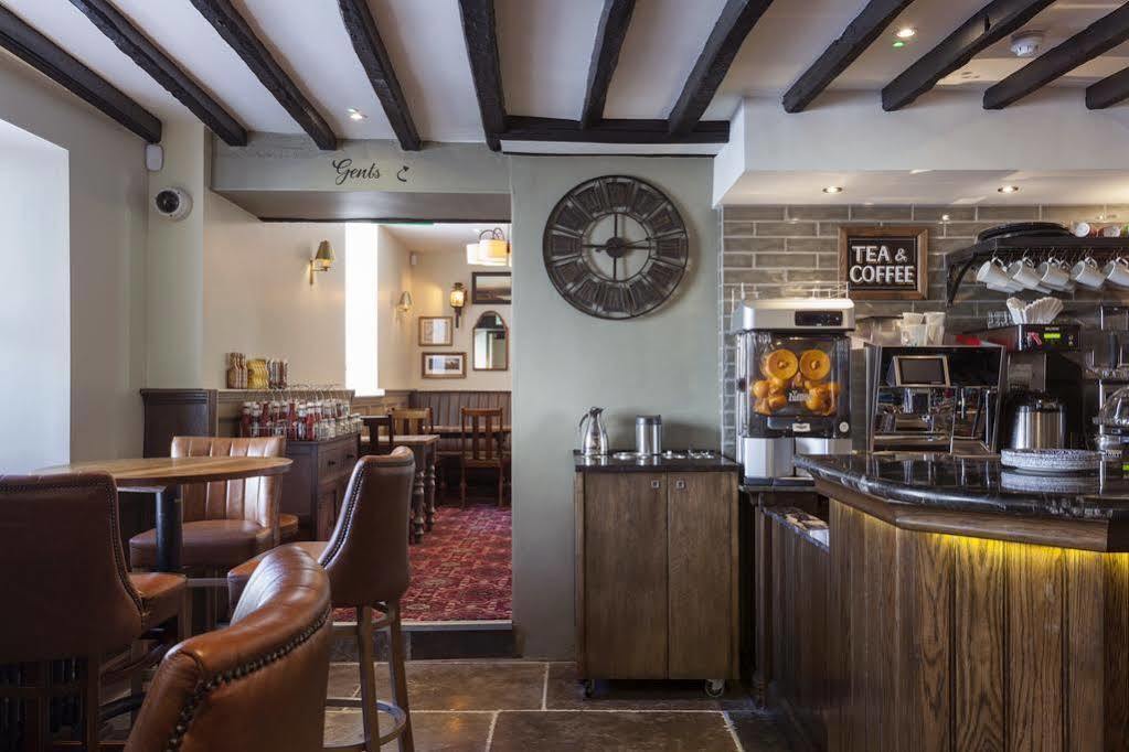 The White Hart Hotel Кълъмптън Екстериор снимка
