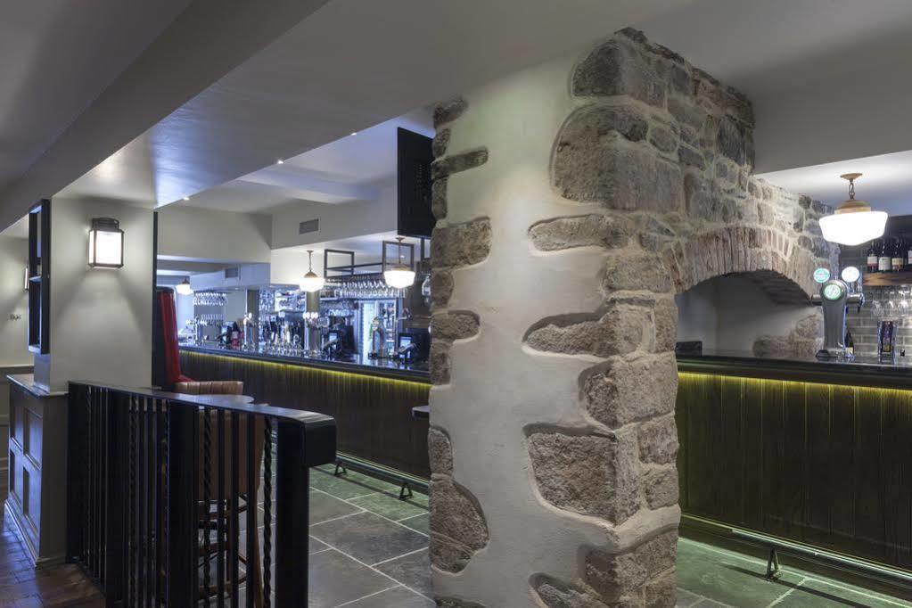 The White Hart Hotel Кълъмптън Екстериор снимка